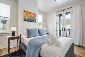 Bügeleisen/Bügelbrett, Reisekinderbett, WLAN, Bettwäsche