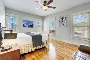 4 bedrooms, desk, iron/ironing board, travel cot