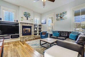 TV, peis og kontorer