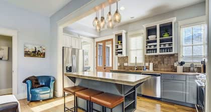 Swift Landing! Steps from River & Local Hotspots