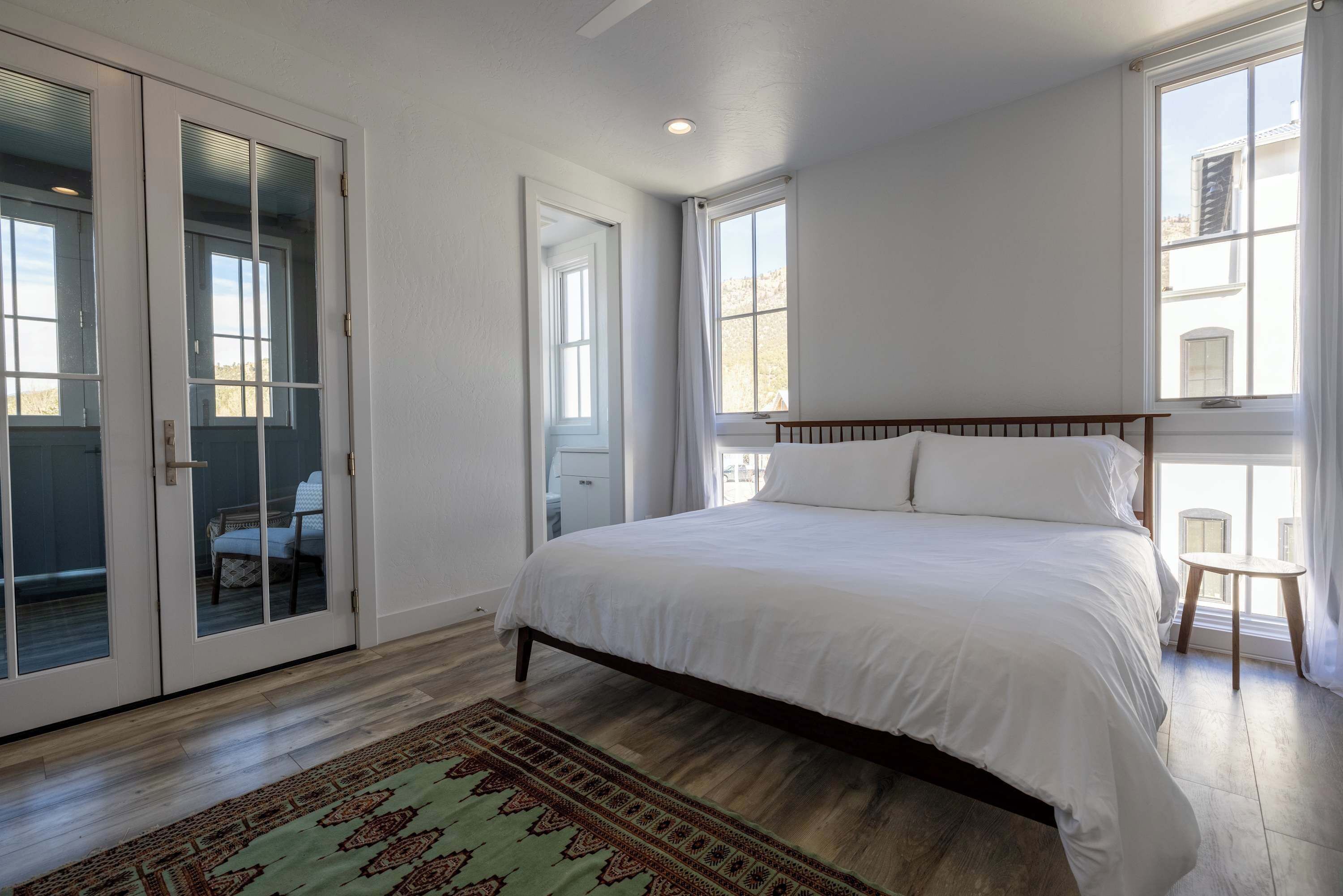 Iron/ironing board, travel cot, WiFi, bed sheets