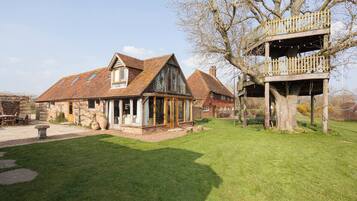 House, Multiple Bedrooms, Balcony, Ocean View | Bahagian luar