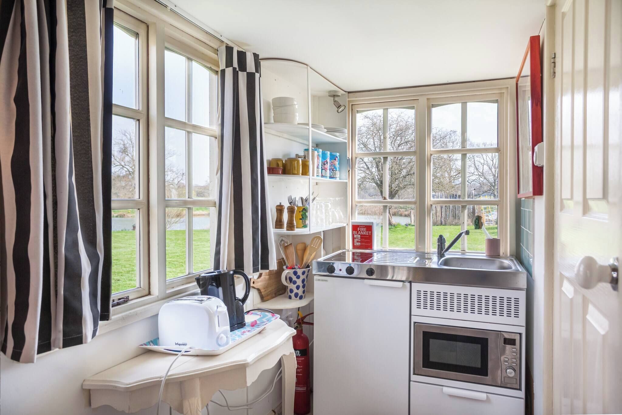 House, Multiple Bedrooms, Balcony, Ocean View | Private kitchen