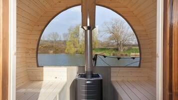 House, Multiple Bedrooms, Balcony, Ocean View | Bahagian dalam