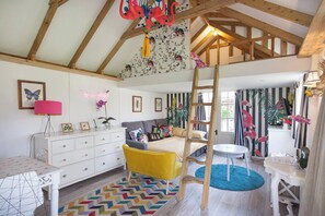 Maison, plusieurs chambres, balcon, vue océan | Intérieur