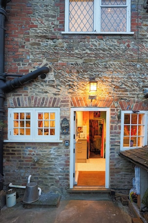 House, 2 Bedrooms | Exterior detail. Artists Hideaway in Cowfold