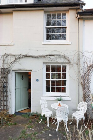 House, 2 Bedrooms | Exterior