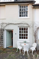 House, 2 Bedrooms | Exterior