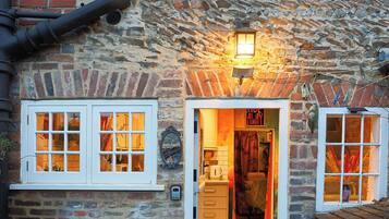 House, 2 Bedrooms | Exterior detail