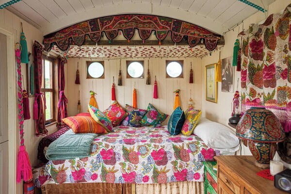 Orchard View Shepherds Hut - Brighton & Hove