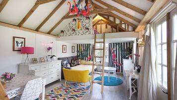 Chalet, 2 Bedrooms | Living area