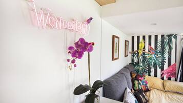 Chalet, 2 Bedrooms | Living room