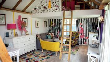 Chalet, 2 Bedrooms | Living area