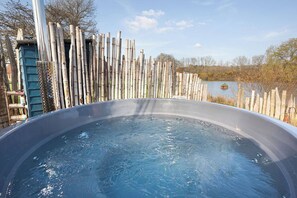 Chalet, 2 slaapkamers | Spabad buiten