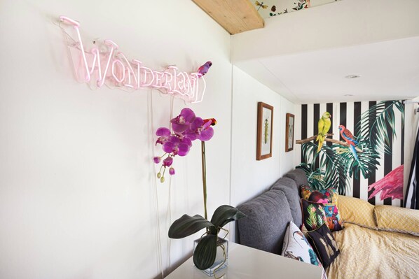 Chalet, 2 Bedrooms | Living room