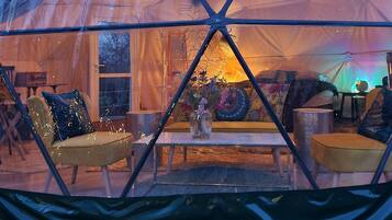 Ferienhütte, 1 Schlafzimmer, Balkon, Meerblick | Wohnzimmer
