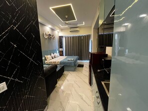 1 bedroom, iron/ironing board, WiFi, bed sheets - Cosmo Stays – Stylish Urban Retreat in Noida (Ghaziabad)
