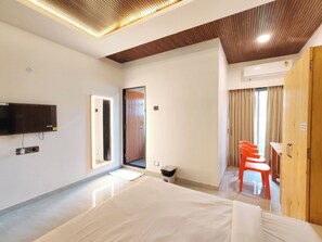 Deluxe Room - Hotel Satkar Inn (Khalapur)