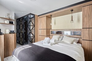 Iron/ironing board, bed sheets - Magnificent New Studio Louvre Palais Royal (Paris)