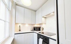 Een magnetron, een oven