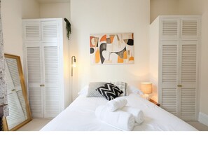 2 bedrooms, iron/ironing board, free WiFi - Exclusive 2 Bedroom Flat in Holland Park! (Greater London)