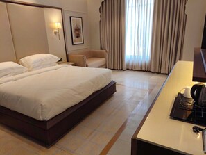 基本雙人房, 1 張標準雙人床, 花園景觀 | 客房內保險箱、書桌、熨斗/熨衣板、免費無線上網