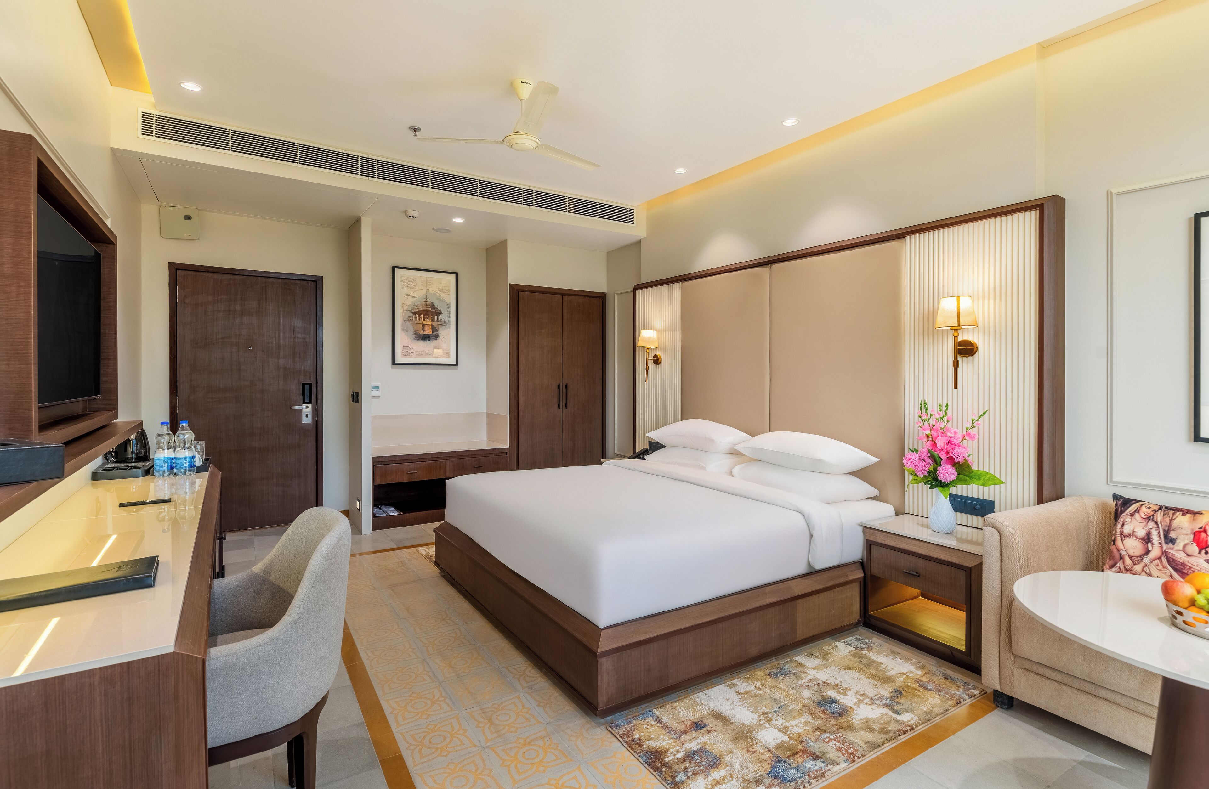 Deluxe Room, 1 King Bed | In-room safe, desk, iron/ironing board, free WiFi