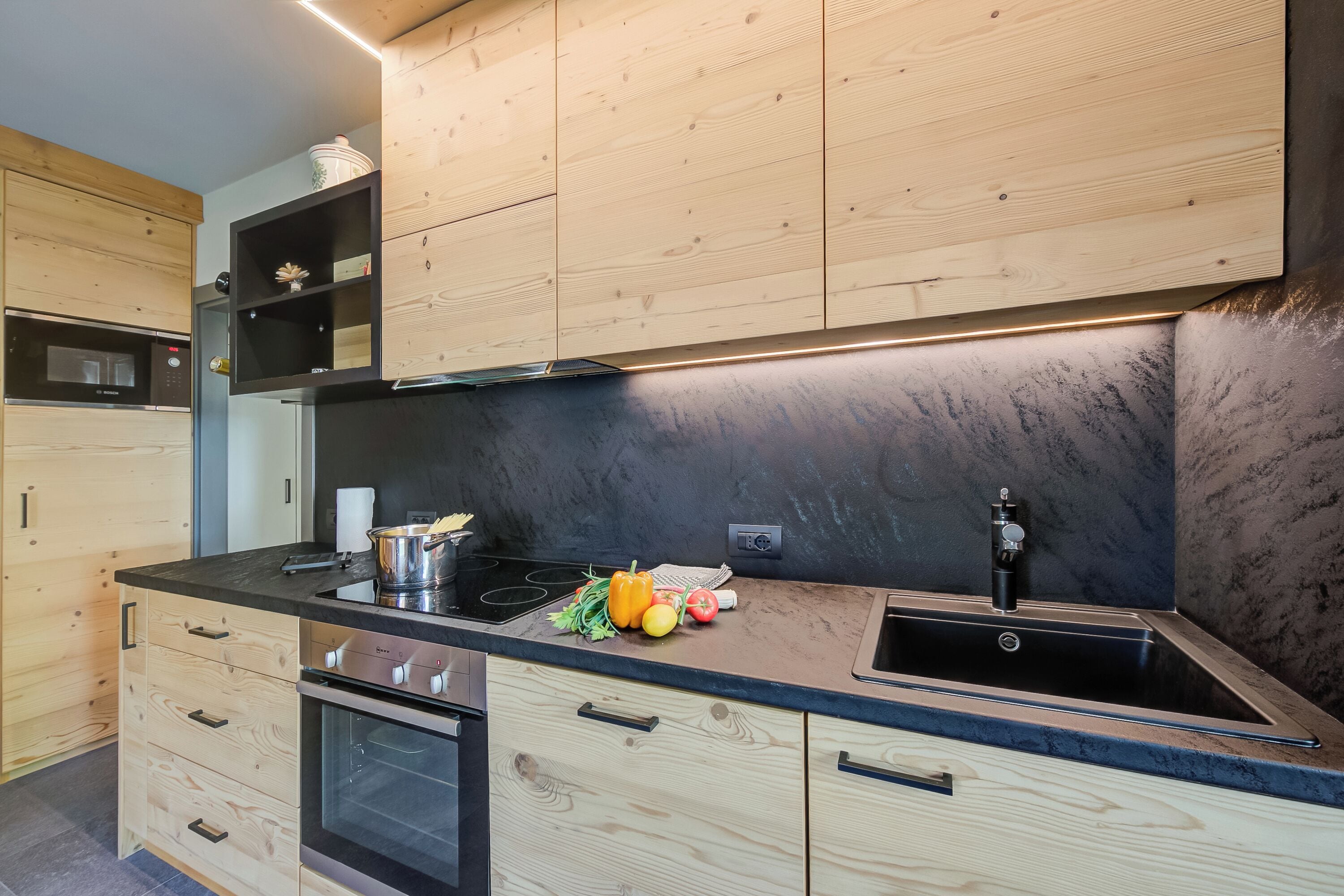 Familieleilighet, flere soverom (Loredana 2) | Eget kjøkken | Kjøleskap, mikrobølgeovn, ovn og kokeplater