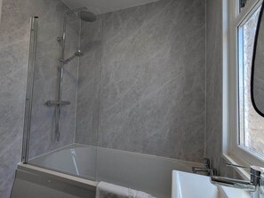 Shower - 4 BR House | Unli Parking | Bathtub (West Midlands)