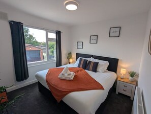 Free WiFi - 4 BR House | Unli Parking | Bathtub (West Midlands)