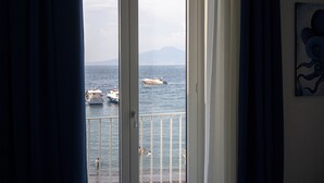 A room with a view of the sea, a balcony, and a painting on the wall. - Sorrento Luxury Home (Sorrento)