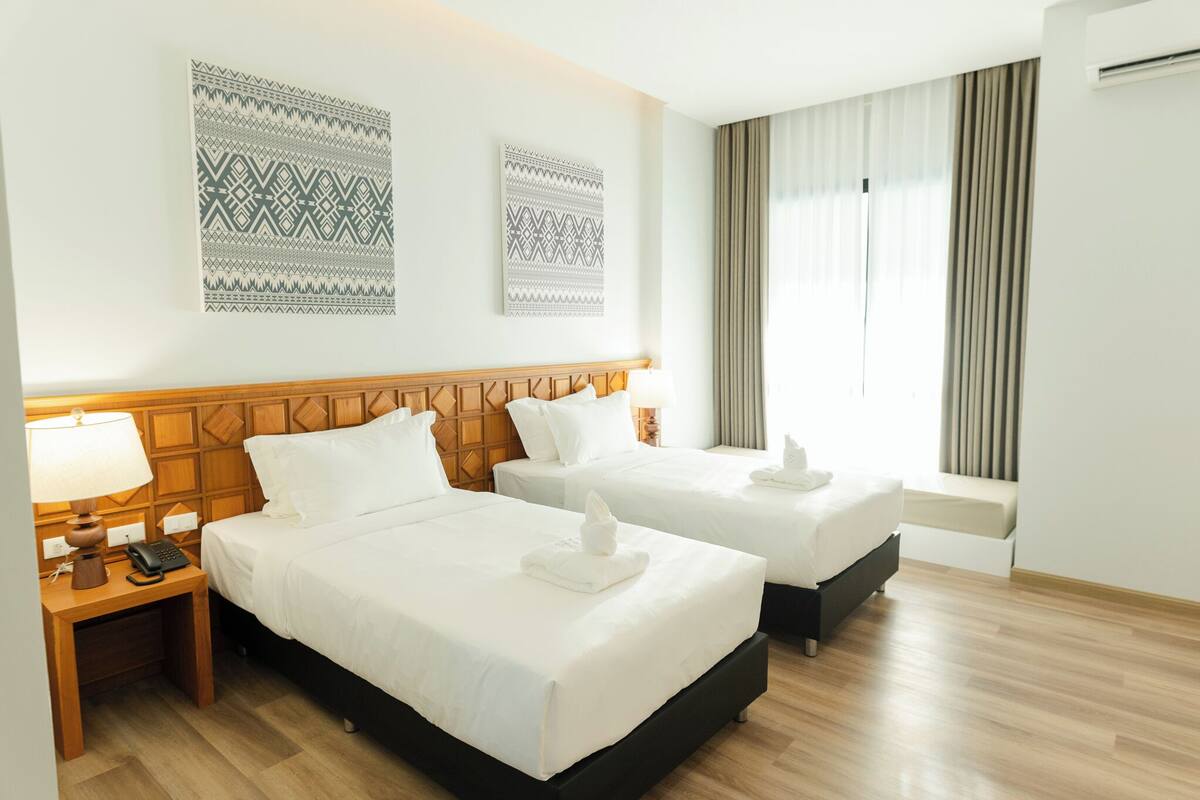 Superior Twin Room | In-room safe, WiFi (free), bed sheets