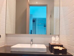 غرفة سوبريور لفردين | حمام | تجهيزات دش، مستلزمات مجانية للعناية الشخصية، مجففات شعر، مناشف