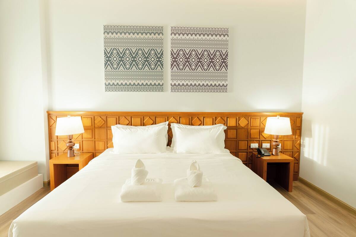Superior Double Room | In-room safe, WiFi (free), bed sheets