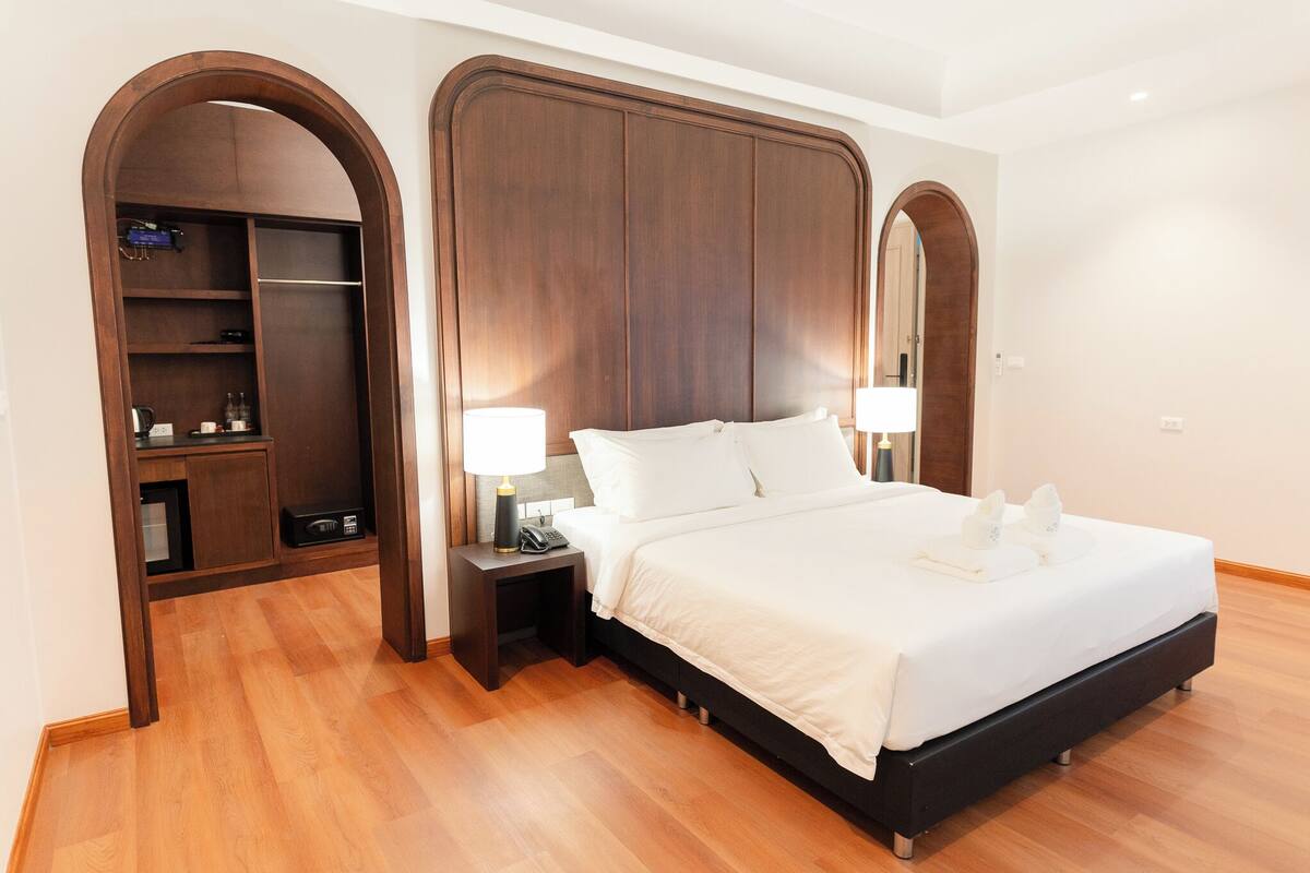 Sann Suite Room | In-room safe, WiFi (free), bed sheets