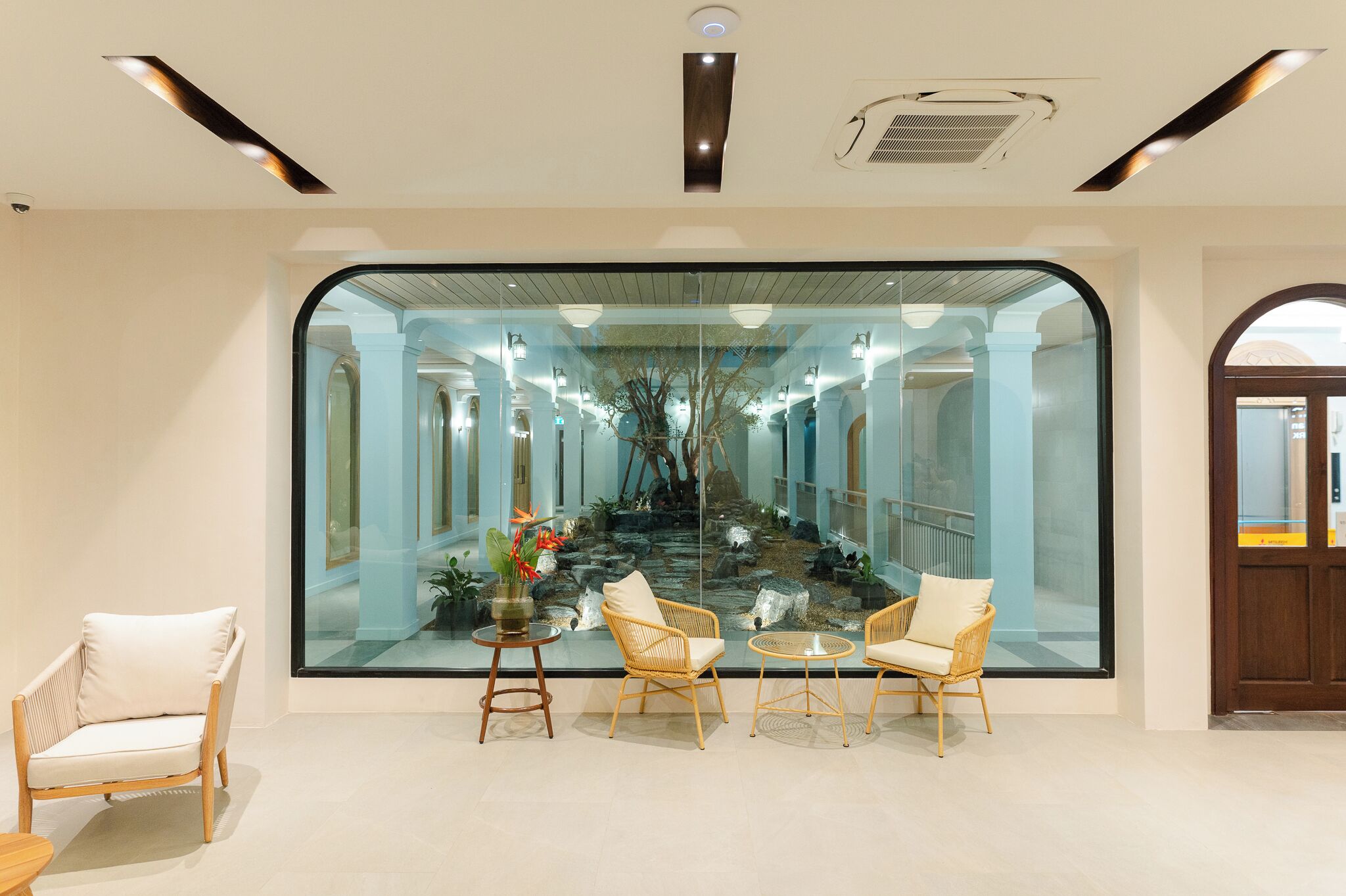 Coin salon dans le hall