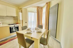 Dining - Alezzi Beach Resort Apartment 23 (Mamaia-Sat)