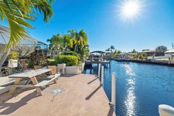 حمام سباحة خارجي