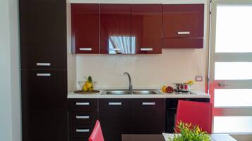 Comfort-Apartment, 1 Doppelbett und Schlafsofa, Küche | Eigene Küche | Kühlschrank, Ofen, Herdplatte, Kochgeschirr/Geschirr/Besteck