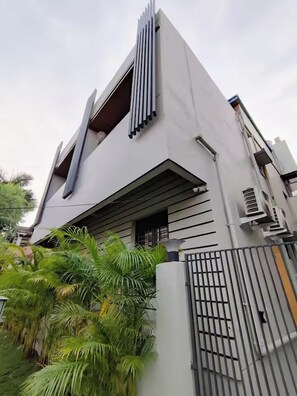 Front of property - Stay by Insata Hospitality - Kolkata (Bidhannagar)