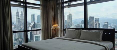 Premium bedding, Select Comfort beds, in-room safe, soundproofing