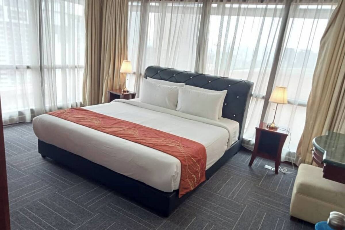 Family Suite, 2 Bedrooms, City View | Peralatan tempat tidur premium, katil Select Comfort