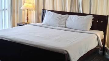 Peti besi dalam bilik, kalis bunyi, seterika/papan seterika