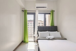 Condo, 2 Bedrooms, Private Pool | 3 bedrooms - Near SM BF & Shopwise Slex Accessible 2BR for 4 (Parañaque)