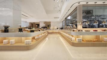 Free daily buffet breakfast