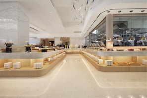 含每日吃到飽早餐