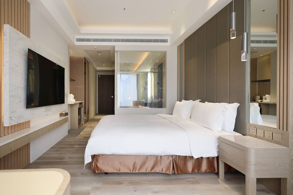 Habitación doble clásica, vista a la ciudad | Caja de seguridad en la habitación, cortinas blackout y wifi gratis