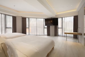 Chambre Quadruple Exécutive, vue ville | Coin séjour