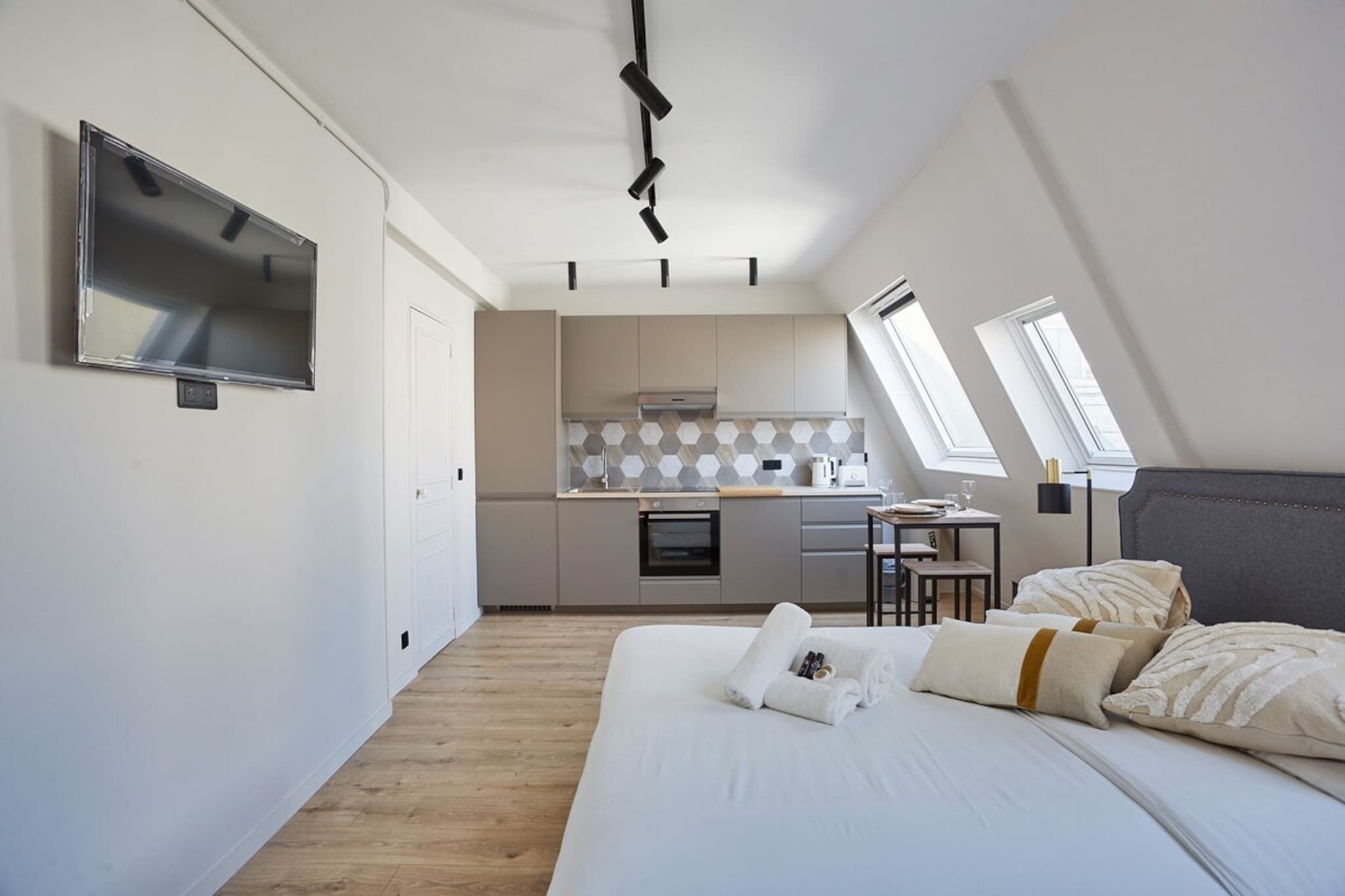 Fer et planche à repasser, Wi-Fi gratuit, draps fournis