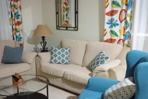 Smart TV, fireplace - Holiday Home with Pool in Jerez (Jerez de la Frontera)